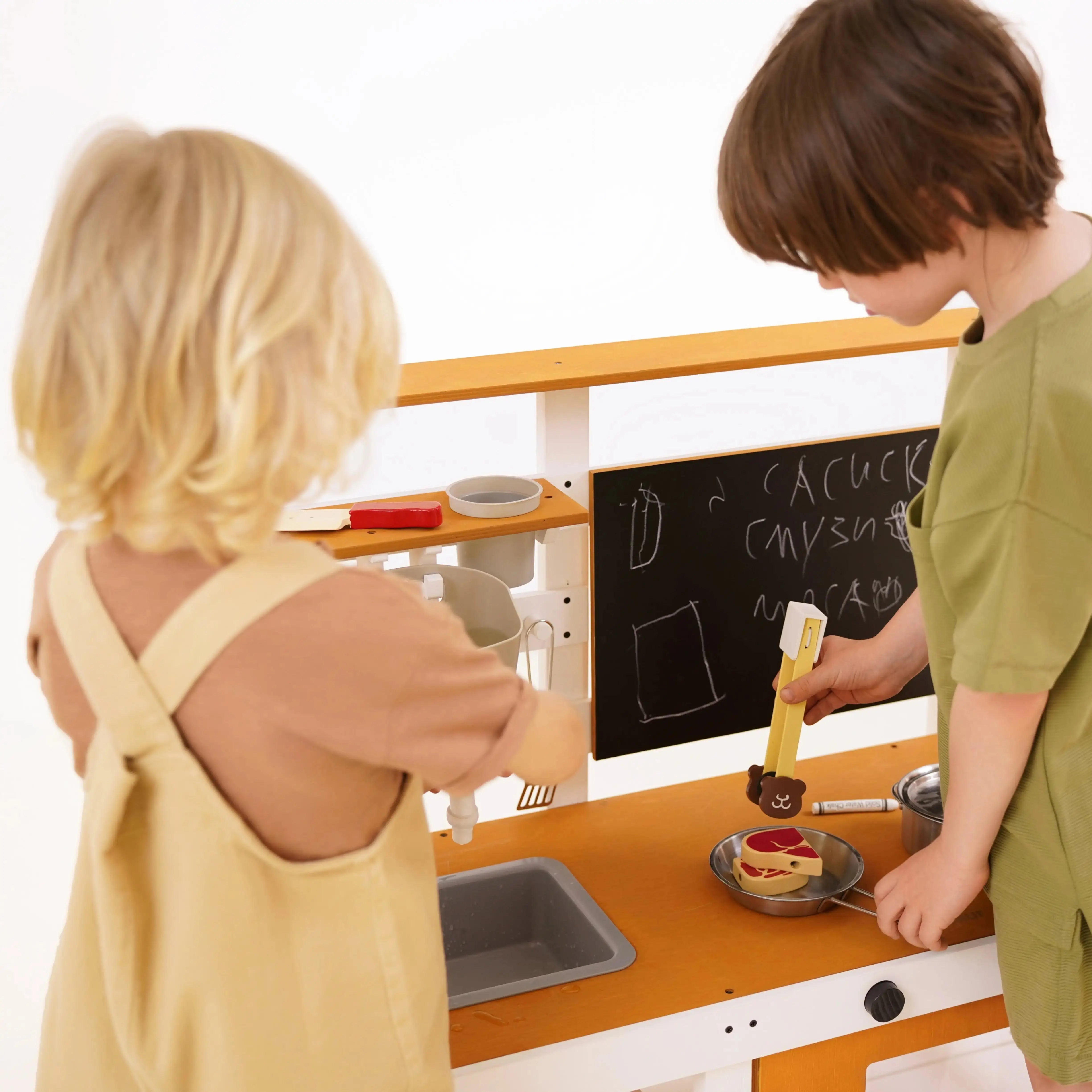 Avenlur Woodland Mud Kitchen – Montessori Outdoor Wooden Play Kitchen Avenlur.com