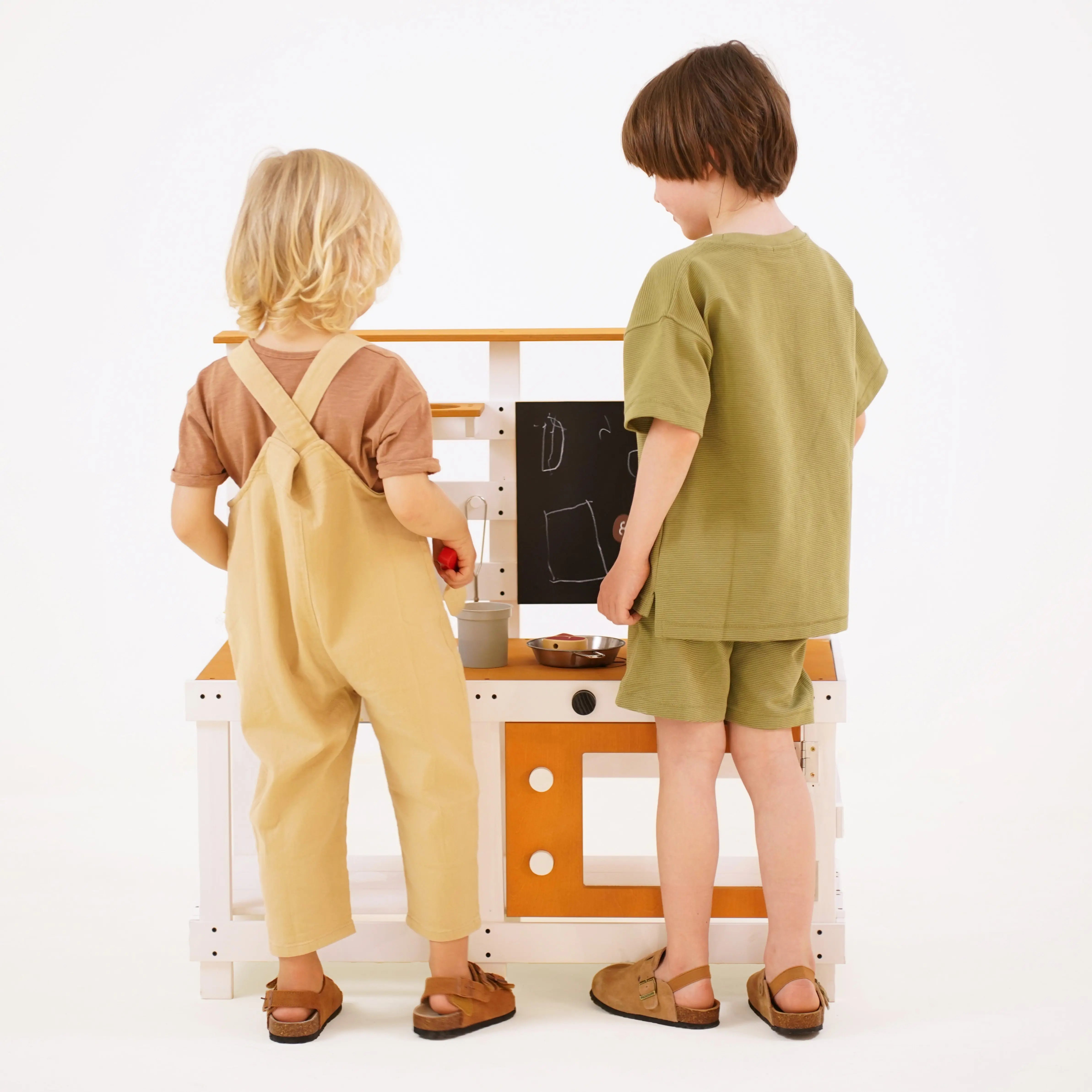 Avenlur Woodland Mud Kitchen – Montessori Outdoor Wooden Play Kitchen Avenlur.com